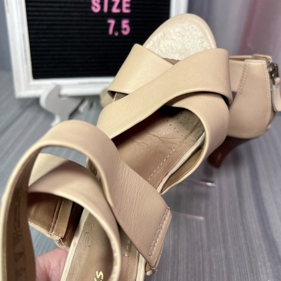 Clarks NUDE Florine Sashae Leather Sandal: Size 7.5 - Picture 6 of 14